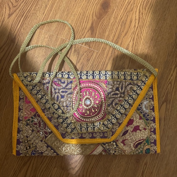 Embroidered Multicolor Clutch - Picture 4 of 6